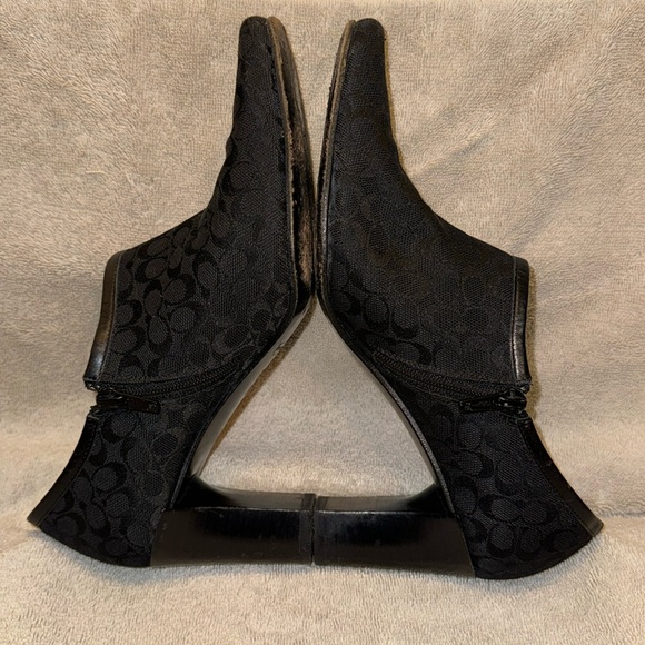 Coach *Rare* Vintage A3971 Daphne Block Heel Logo Bootie in Black/Black size 7B - Picture 16 of 16